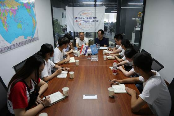 说明: 重庆领工云电子商务有限公司余总与9428cn太阳集团古天乐社会实践服务团 分享创业经历